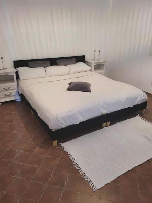 Appartement Proche Aeroport Marseille Marignane - Studio Confortable - Logement Ideal - Hebergement Tout Equipe Rognac Buitenkant foto