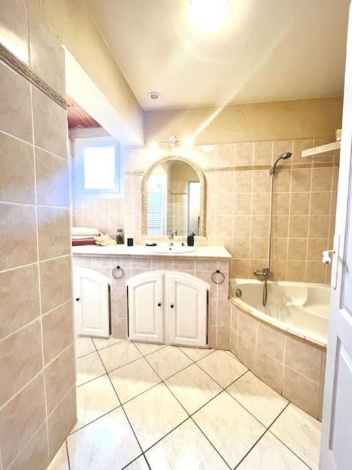 Appartement Proche Aeroport Marseille Marignane - Studio Confortable - Logement Ideal - Hebergement Tout Equipe Rognac Buitenkant foto