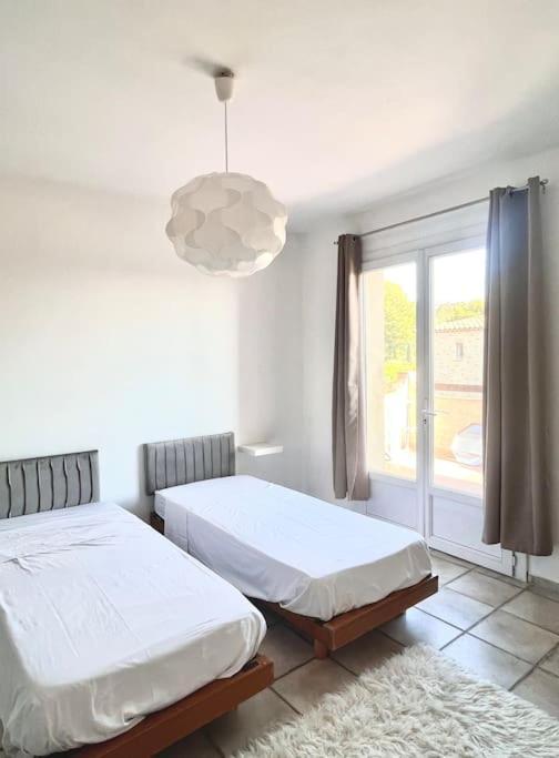 Appartement Proche Aeroport Marseille Marignane - Studio Confortable - Logement Ideal - Hebergement Tout Equipe Rognac Buitenkant foto